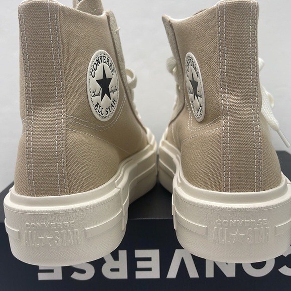 Converse WMNS Platform Sneakers A07209C
CTAS CRUISE HI
NUTTY GRANOLA/EGRET/BLACK - Picture 13 of 16